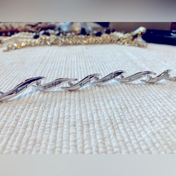 Bradford Exchange Daughters bracelet - Picture 1 of 10